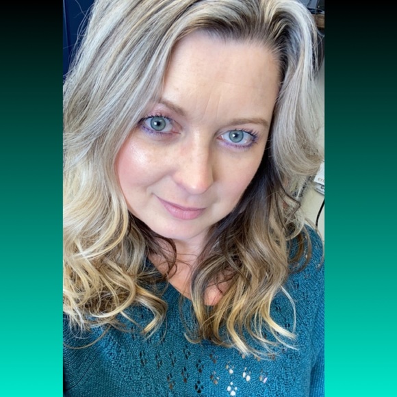 Meet your Posher, Misty I have so many items to list so watch my closet 😊 - Picture 6 of 9